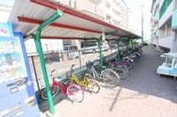 ★駐輪場は屋根ありで助かります♪★