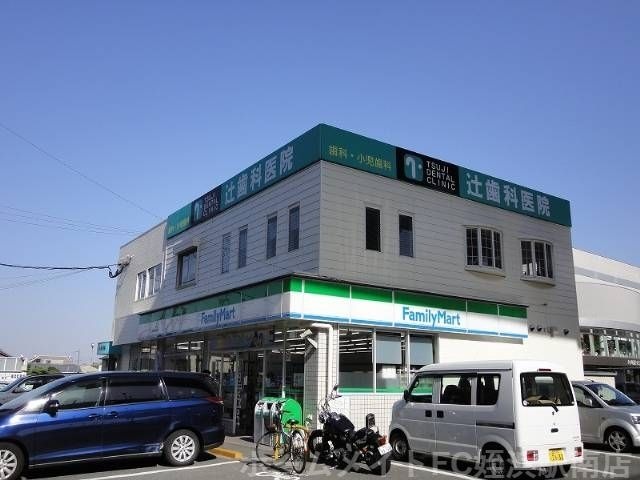 ファミリーマート西体育館前店