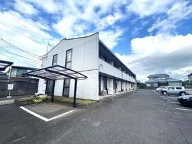 レオパレスナカスの外観