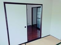 和室から洋室へ向いての画像。