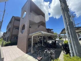 プラザハイツ二ッ屋A棟の外観