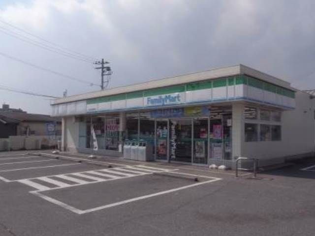 ファミリーマートウラベ大久保店