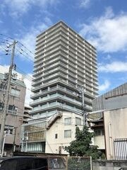 写真:ライオンズタワー岡山千日前の外観