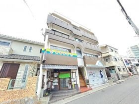 陸ビルの外観