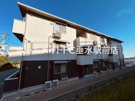 クローバー富士1号館の外観