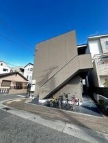 ラ・ヴィータ川西の外観