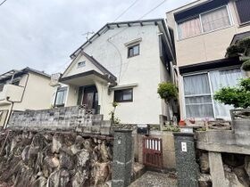 東朝霧丘戸建の外観