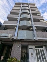 レディースパインヒル北梅田の外観