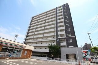 写真:アルファレガロ西古松の外観