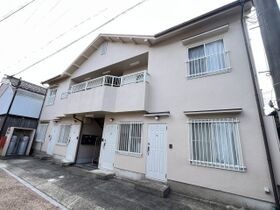 ロイヤルパーク柏原駅前の外観