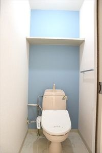 温水洗浄暖房便座付き♪上部へは、収納棚ございます♪