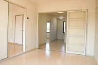 南向きのお部屋は、日当たり良好です♪全室、照明器具付きです♪