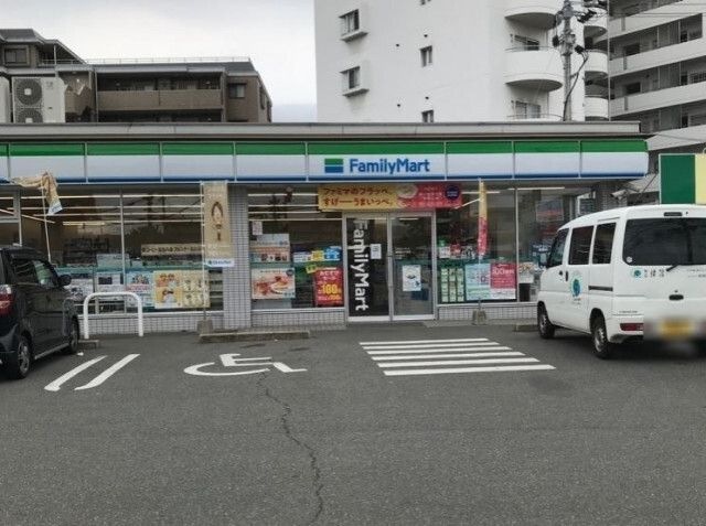 ファミリーマート福岡原八丁目店