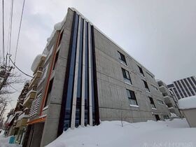 シャトーライフ近代美術館前1の外観