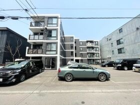 メニーズコート山鼻の外観