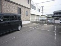 駐車場があるので、車を買う予定の方も安心です