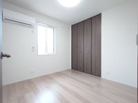 スタンダードな洋室です