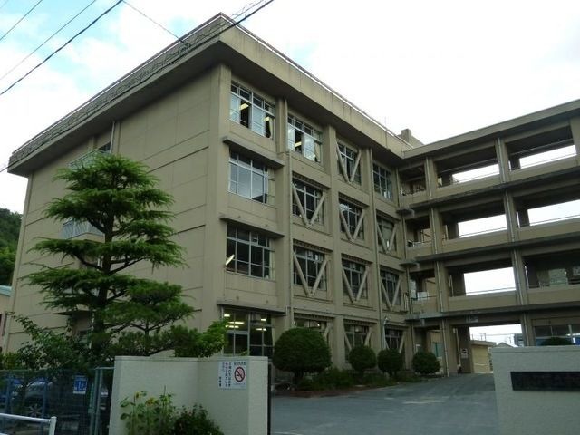 中央中学校
