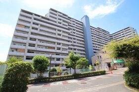 藤和さやまハイタウンB棟の外観