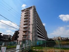 狭山レークハイツ2号棟の外観