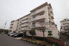 津々山台第二住宅6号棟の外観