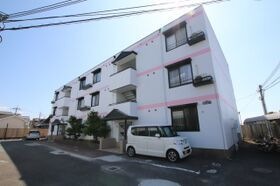 竹城台ハイツE棟の外観