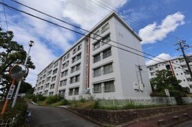 泉北茶山台第一次住11棟の外観