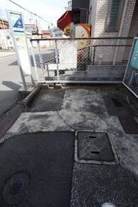 敷地内ゴミ捨場