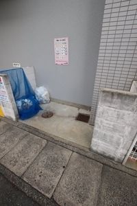 敷地内ゴミ捨場