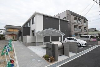 写真:ロイヤルサージュの外観