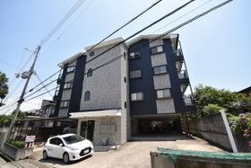 郡津金森マンションの外観