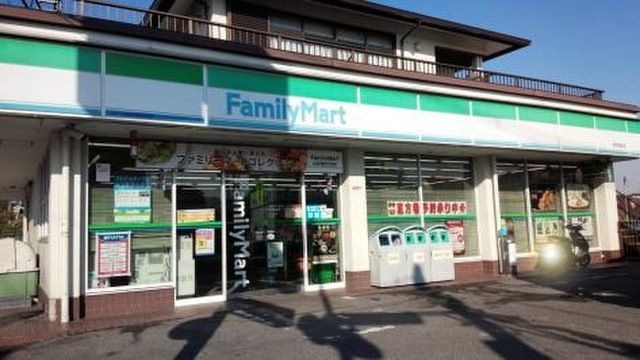 ファミリーマートナラ本高田店