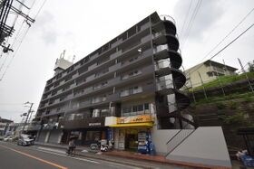 ロイヤルハイツさつき丘の外観