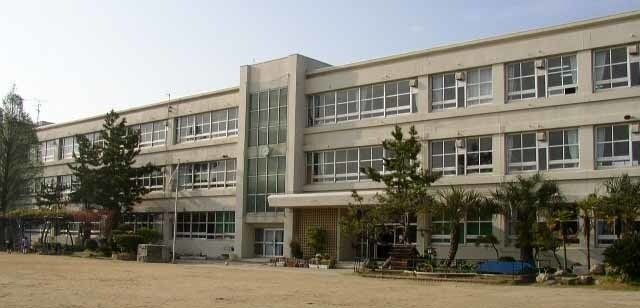 寝屋川市立啓明小学校