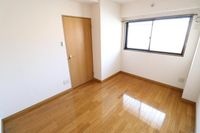収納前から見た洋室5.5帖