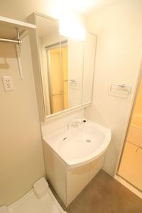 洗面脱衣所　シャワー洗面台付き