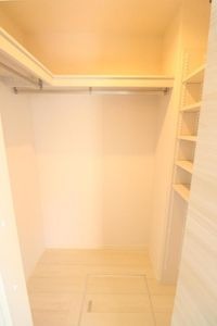 6.6帖洋室のウォークインクローゼット