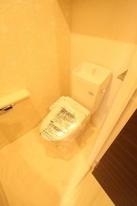トイレ　温水洗浄便座付き