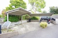 ★敷地内に駐車場・駐輪場完備★