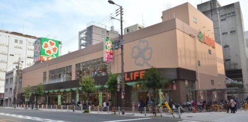 ライフ阿波座駅前