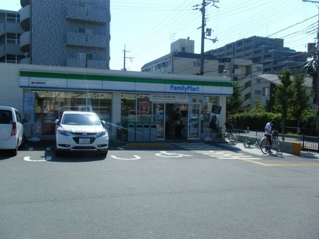 ファミリーマート 豊中長興寺店