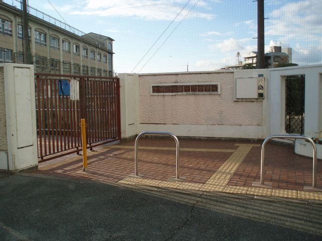 豊中市立第十八中学校