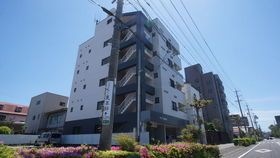 津市中央の外観