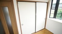 押入