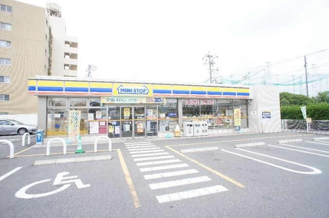 ミニストップ津栗真町屋店