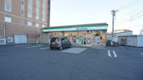 写真：ファミリーマート鈴鹿平田二丁目店