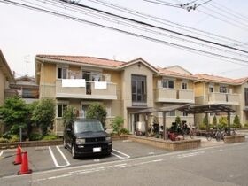 スカイフィールド B棟の外観