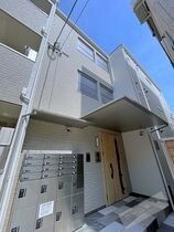 ラモーナ鶴橋の外観