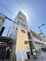 JUSTICEの外観