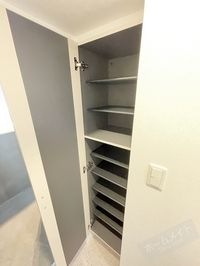 シューズボックス